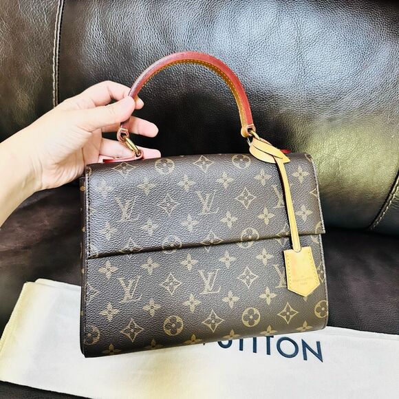 Louis Vuitton Cluny BB with Added Strap - Picture 4 of 16